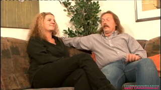 Horny milf amb grans gerres de merda pel seu cunyat deixar-lo cum en els seus grans pits