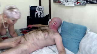 Depraved成熟したロシアbitch AimeeParadiseめに吸い込みディックには彼女の愛する夫---