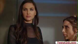 ���ાર્લોટ Stokely સંતોષવા તેના જરૂરિયાતો અને તે પણ મદદ સ્લિવિઆ Saige