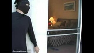 Людзі ў масках трахнулі мяне ці знайшлі мяне