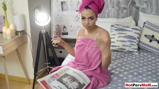 Матуля лацінаамерыканкі пумы з вялікай грудзьмі скача конна на члене свайго пасынка