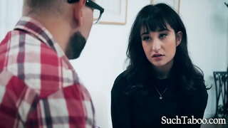 Папа шантажируется и трахает свою подростковую дочь