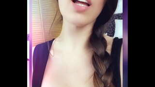 וידאו קליפים אוננות, מנסה על בגדים, ערומה מכל פברואר 2020