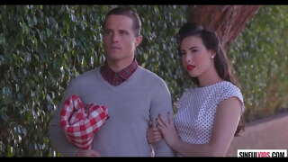 ���້ຄູ່ຜົວເມຍພີ Calvert ແລະ Robby ແອັກໂກ້ຮ່ວມເພດນອກ