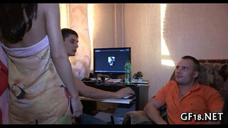 Nahiko teen neska nabarmentzen doggy moda Nahiko teen neska nabarmentzen doggy moda