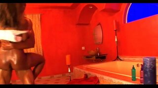 ���ැඩි මතධාරී interracial ලිංගික