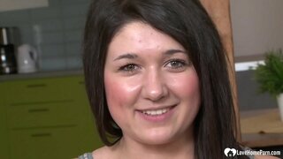 Havaskor go&#039;zallik uning qattiq qora Dik so&#039;rish va uning puss qattiq fucked oladi.