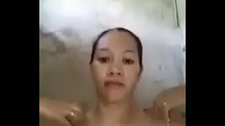 יפה לשחק את אותה pyssy