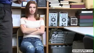Узбуджаны афіцэр нарэшце трахаецца Крамную воровку Джэйсі Старрс у тугую шапіках Узбуджаны афіцэр нарэшце трахаецца Крамную воровку Джэйсі Старрс у тугую шапіках
