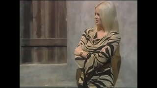 Katta eshak fotosini bitch Xanna Harper va fucks oshpazlar restoranda yog &#039; Dik uchramoqda